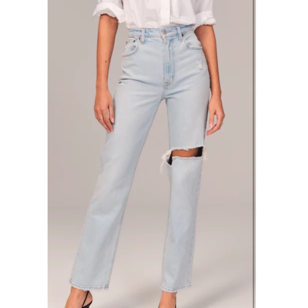 Abercrombie Ultra High Rise 90s Straight Jean. Size 30
